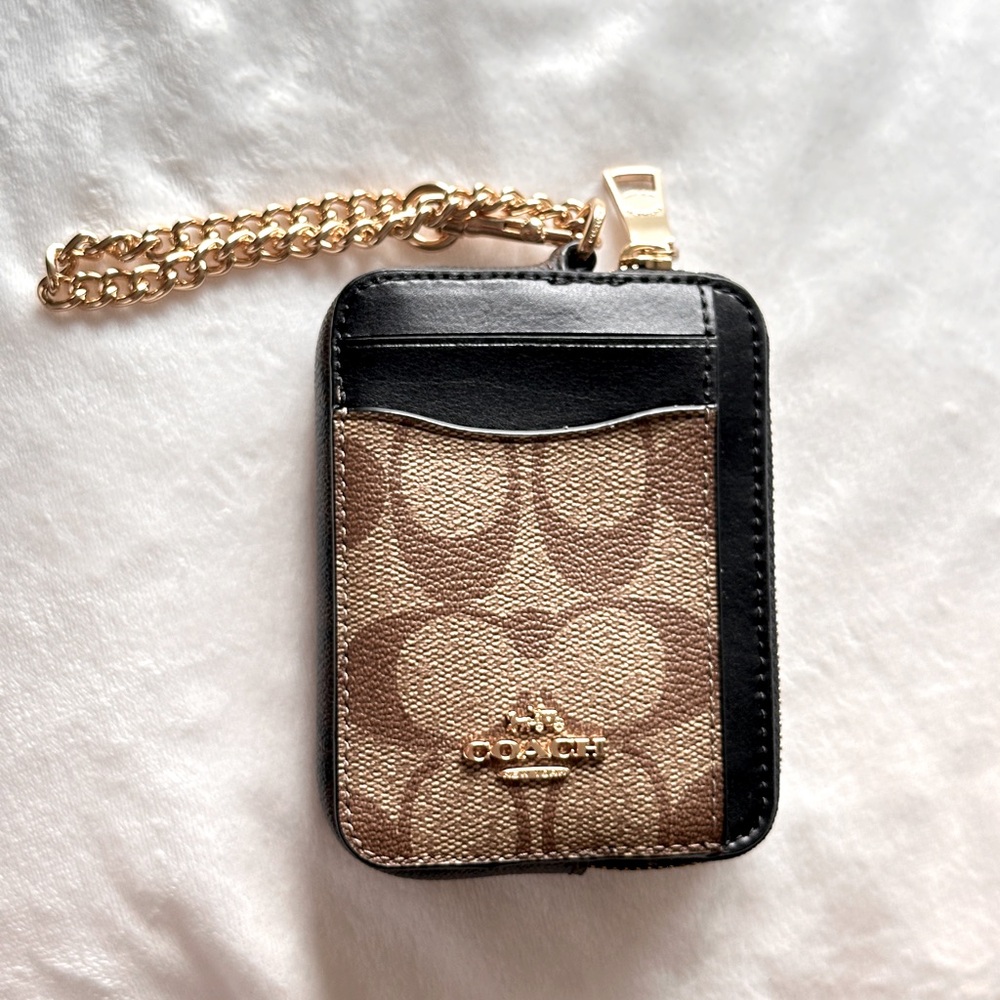 **SOLD ON DEPOP** - Coach card holder wristlet
